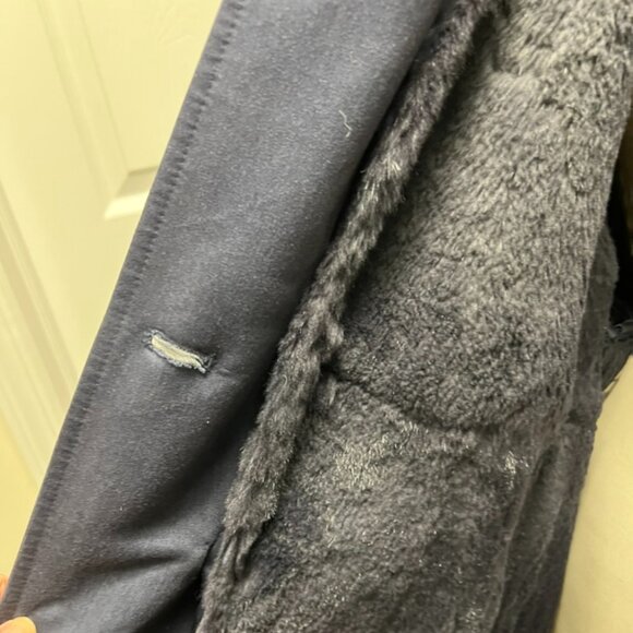 Woman's Fur-lined Navy Trenchcoat: removable lining, and hood Montreal, made. - Picture 5 of 9